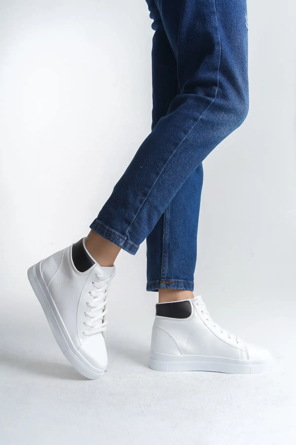 بوت و نیم بوت زنانه  کتاه  سفید-سیاه BG1147-101-0007 - 5001 بوت و نیم بوت زنانه کتاه سفید-سیاه BG1147-101-0007 - 5001