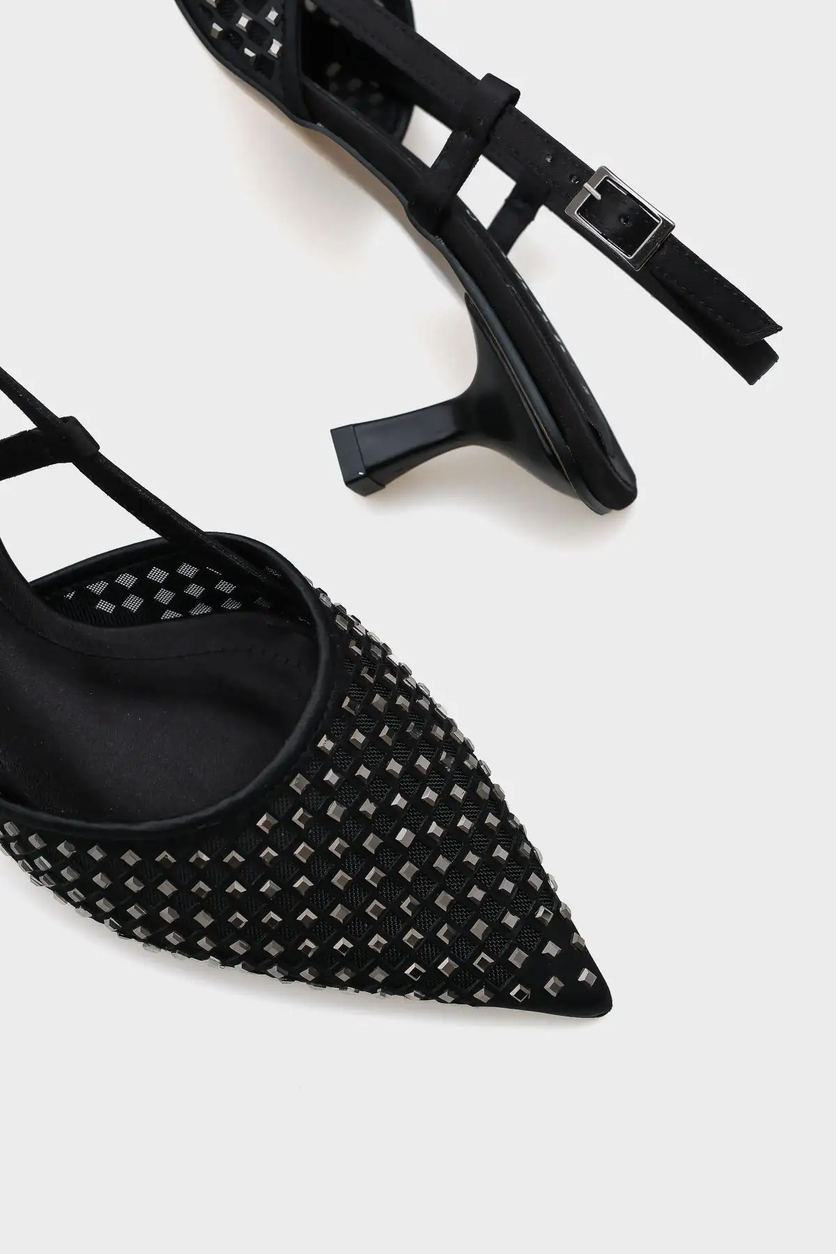 کفش پاشنه بلند زنانه کفش زنانه با پاشنه متوسط و نوک تیز، پشت باز از جنس ساتن و دارای تزئینات سنگی - 3664 کفش پاشنه بلند زنانه کفش زنانه با پاشنه متوسط و نوک تیز، پشت باز از جنس ساتن و دارای تزئینات سنگی - 3664