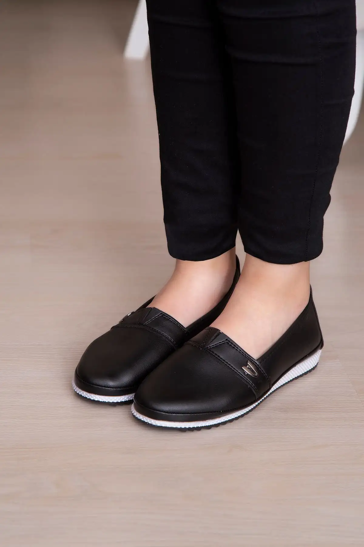 کفش تخت زنانه  روباز  نرم و روزمره با بند و سوراخهای روی سطح - 4540 کفش تخت زنانه روباز نرم و روزمره با بند و سوراخهای روی سطح - 4540