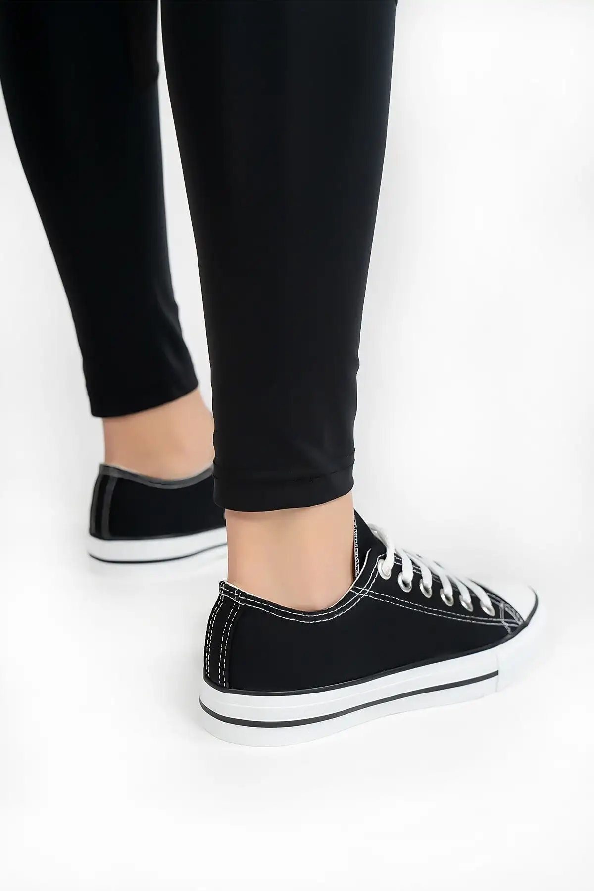 کفش ورزشی کفش اسپرت کتانی مدل کوتاه مشکی سفید برای همه سنین - 3355 کفش ورزشی کفش اسپرت کتانی مدل کوتاه مشکی سفید برای همه سنین - 3355