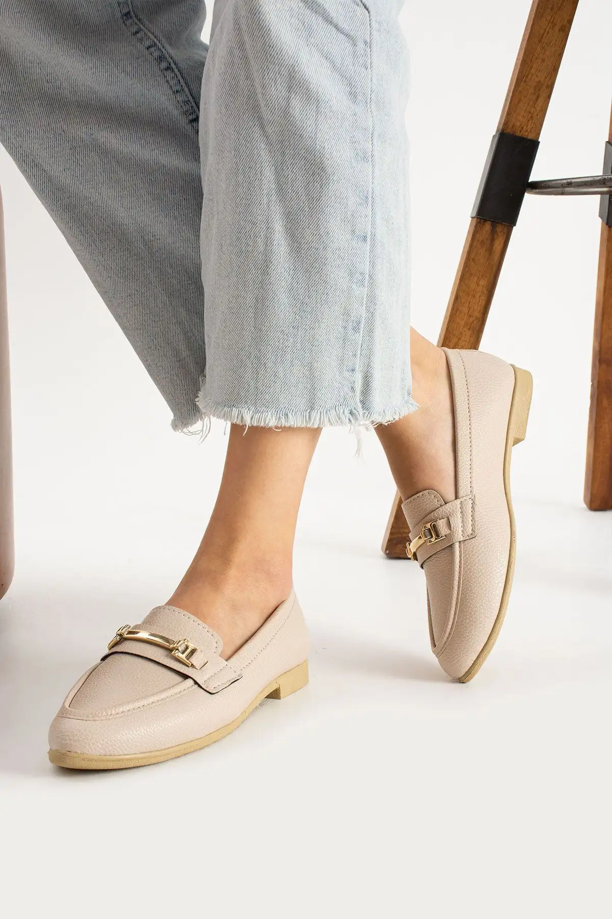 کفش تخت زنانه  روزمره  با جزئیات تاجی، شیک و راحت و ортопедیک - 5187 کفش تخت زنانه روزمره با جزئیات تاجی، شیک و راحت و ортопедیک - 5187