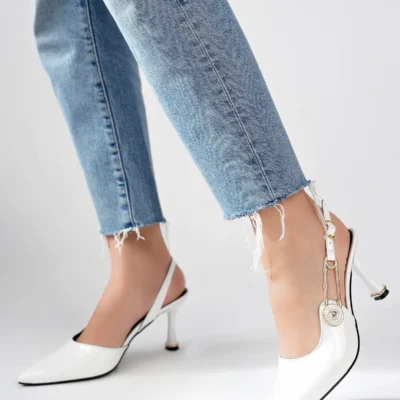 کفش پاشنه‌ بلند زنانه پاشنه با قفل لاکی سفید - پاشنه باریک و شیک | مناسب برای مراسم عروسی و ترکیب‌های اداری - 5134