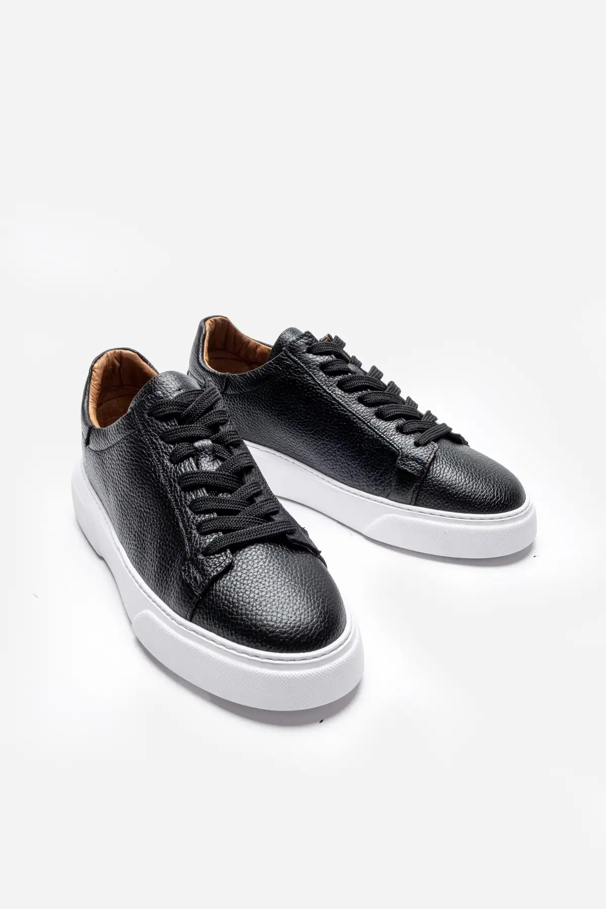 کفش روزمره مردانه    فوق العاده راحت از چرم طبیعی ۱۰۰% سیاه مدل LUASS25AL0040 - 4025 کفش روزمره مردانه فوق العاده راحت از چرم طبیعی ۱۰۰% سیاه مدل LUASS25AL0040 - 4025