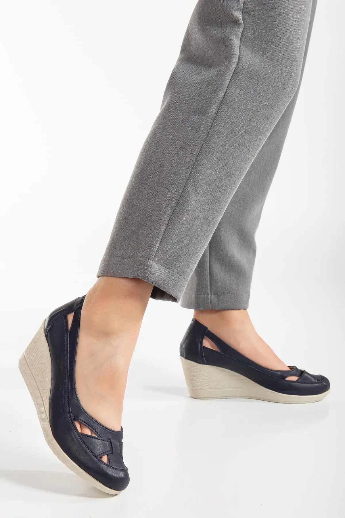 کفش پاشنه بلند زنانه  پاشنه   اورتوپدیک با کفی پر از زیره، رنگ سرمهای - 4311 کفش پاشنه بلند زنانه پاشنه اورتوپدیک با کفی پر از زیره، رنگ سرمهای - 4311