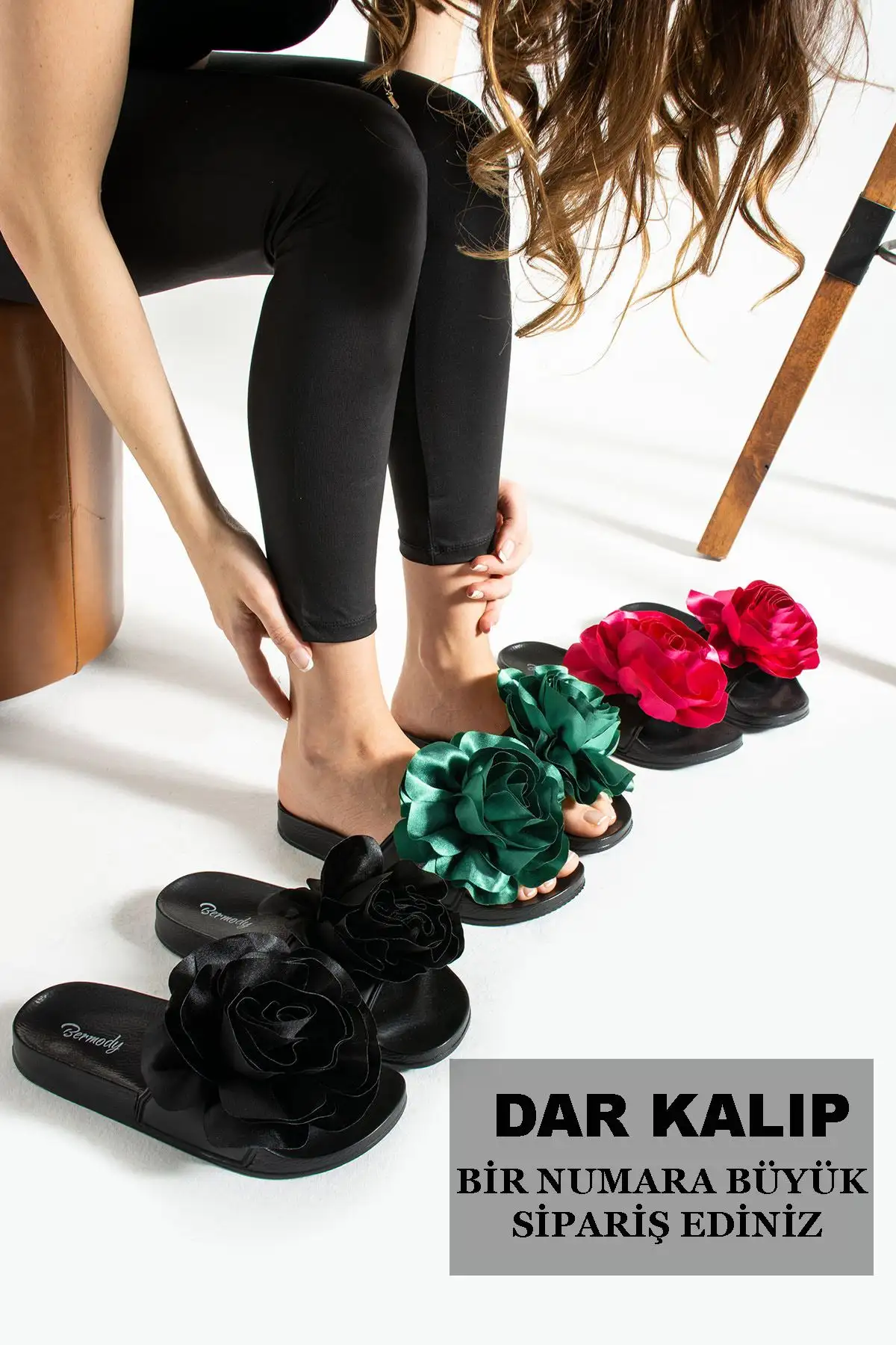 کفش راحتی خانه هلنیا لاکچری زنانه دمپایی راحت و شیک با زیره ضد لغزش و طرح گل سیاه - 5256 کفش راحتی خانه هلنیا لاکچری زنانه دمپایی راحت و شیک با زیره ضد لغزش و طرح گل سیاه - 5256