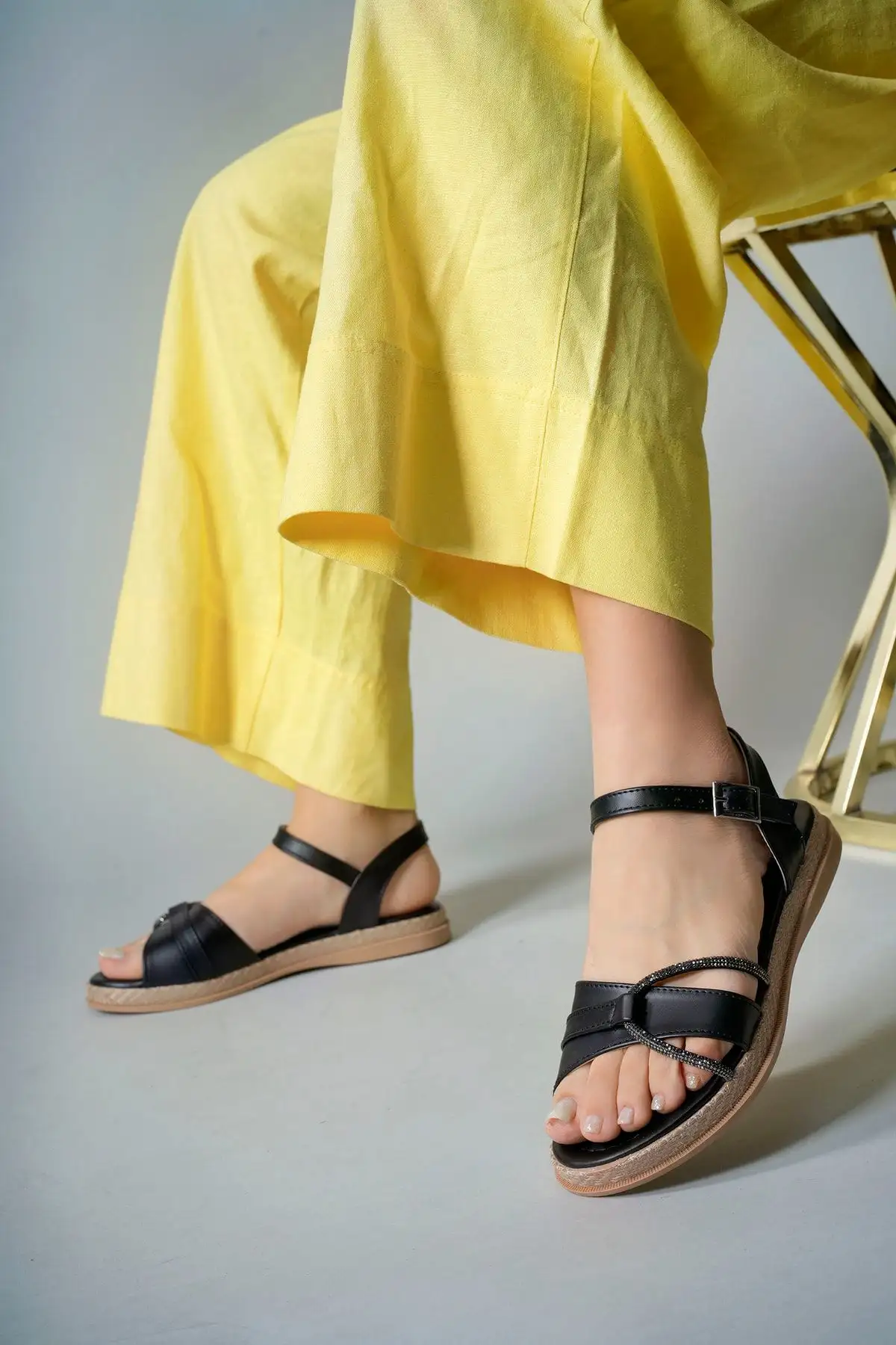 کفش صندل زنانه سندل  با سنگهای دکوری مدل 0012074 رنگ سیاه - 4854 کفش صندل زنانه سندل با سنگهای دکوری مدل 0012074 رنگ سیاه - 4854