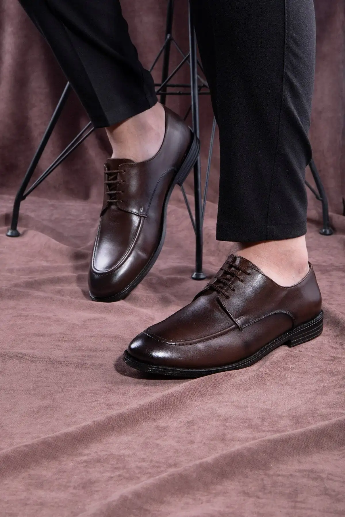 کفش مردانه 1. کفش کلاسیک مردانه چرم طبیعی تیرا
2. کفش کلاسیک دری (Derby)
3. کفش کلاسیک با بند - 3277 کفش مردانه 1. کفش کلاسیک مردانه چرم طبیعی تیرا 2. کفش کلاسیک دری (Derby) 3. کفش کلاسیک با بند - 3277