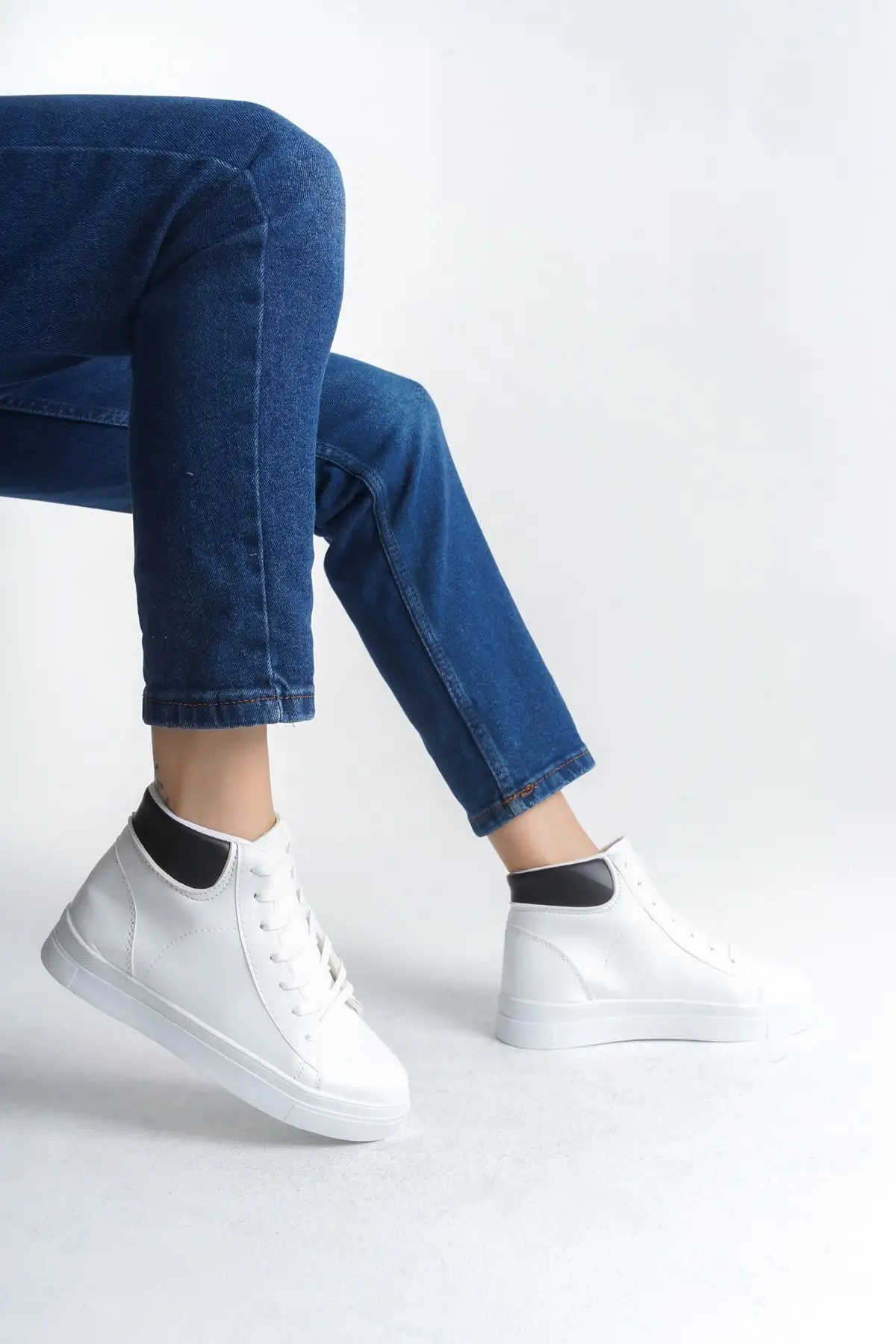 بوت و نیم بوت زنانه  کتاه  سفید-سیاه BG1147-101-0007 - 5001 بوت و نیم بوت زنانه کتاه سفید-سیاه BG1147-101-0007 - 5001