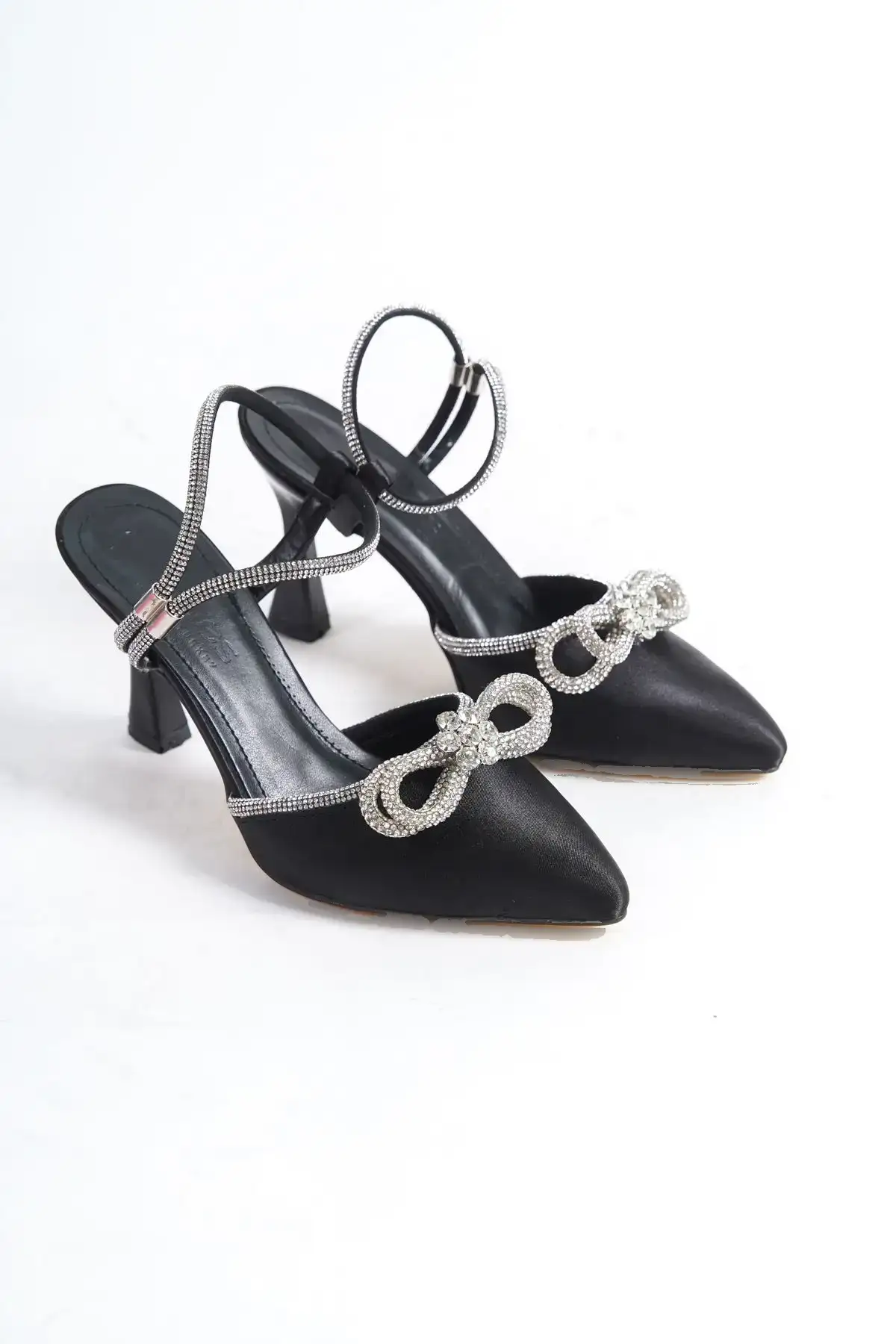 کفش پاشنه بلند زنانه کفش مجلسی زنانه ساتن مشکی با تزئین سنگ فانتزی BG1112-121-0003 - 3672 کفش پاشنه بلند زنانه کفش مجلسی زنانه ساتن مشکی با تزئین سنگ فانتزی BG1112-121-0003 - 3672