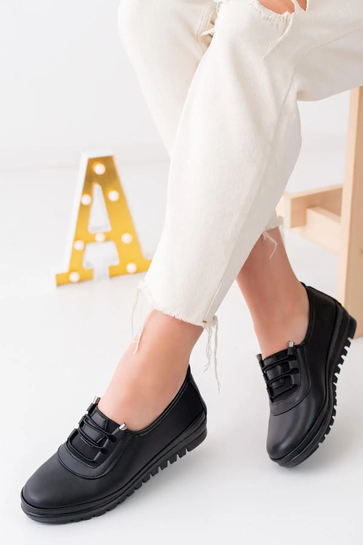 کفش تخت زنانه  راحتی  سیاه چرم روزمره با کفی طبی و ضد لغزش - 5195 کفش تخت زنانه راحتی سیاه چرم روزمره با کفی طبی و ضد لغزش - 5195