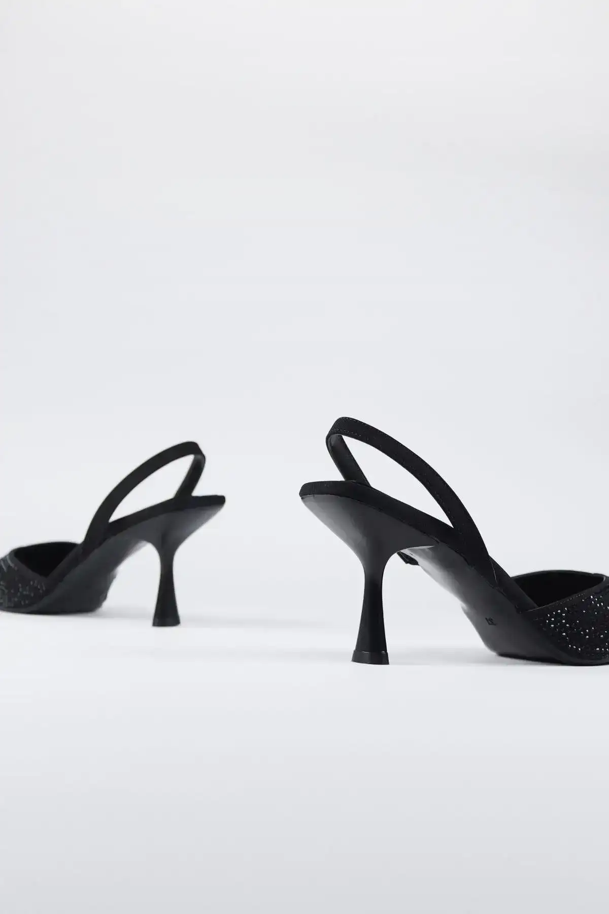 کفش پاشنه‌ بلند زنانه پوتین پاشنه بلند مجلسی زنانه با جزئیات سنگی سیاه - 3685