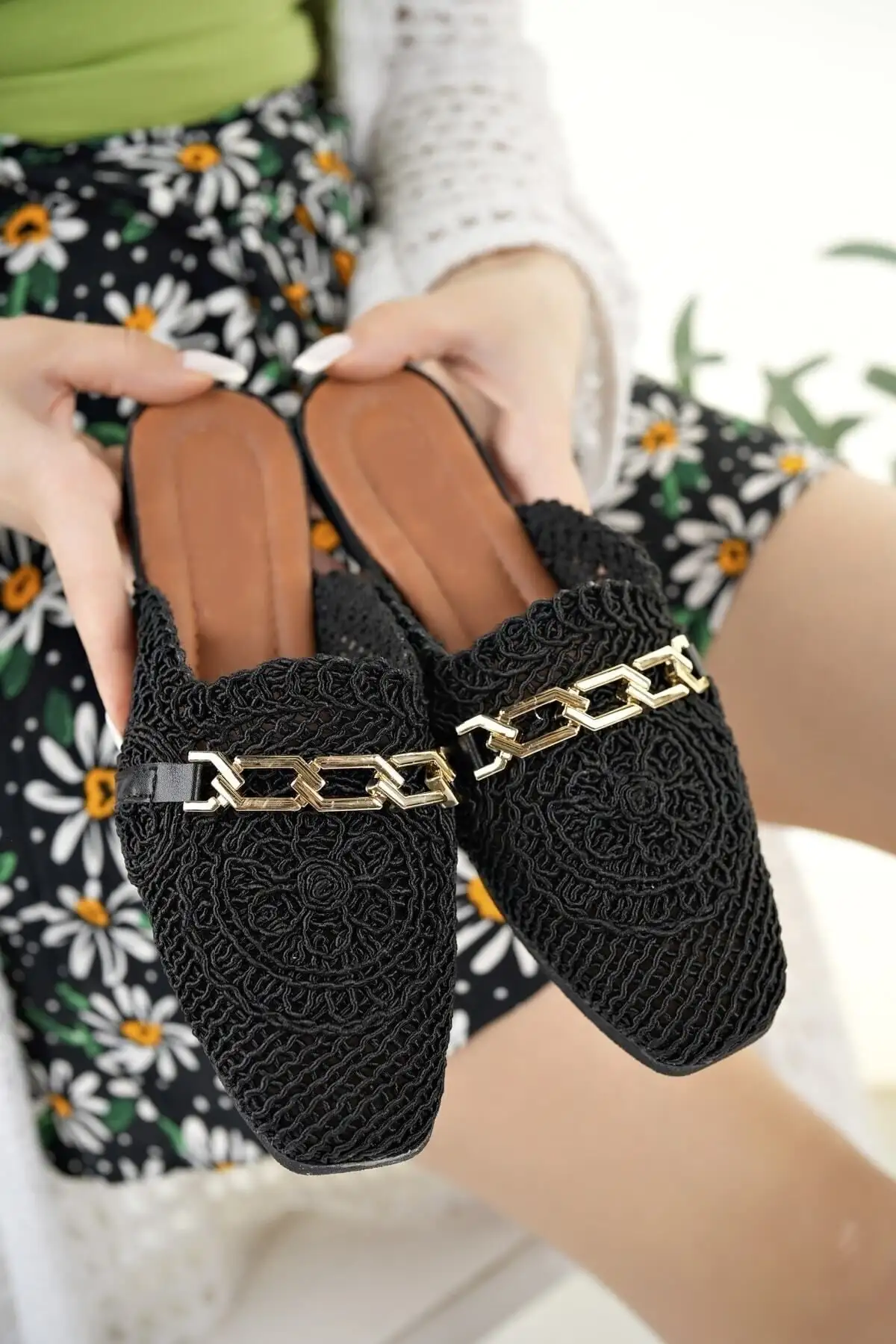 کفش راحتی خانه "دمپایی حصیری زنانه با جلو بسته، مشکی، با بافت توری و زنجیر، دمپایی روزمره برای جهیزیه" - 5348 کفش راحتی خانه "دمپایی حصیری زنانه با جلو بسته، مشکی، با بافت توری و زنجیر، دمپایی روزمره برای جهیزیه" - 5348