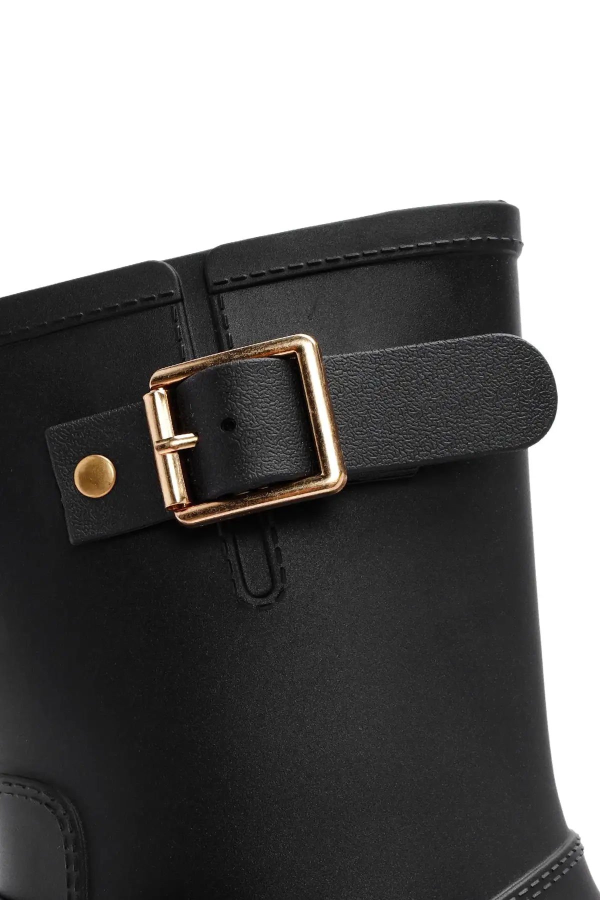 بوت و نیم بوت زنانه چکمه بارانی  مشکی با جزئیات زینتی 24WFE4751PV - 5030 بوت و نیم بوت زنانه چکمه بارانی مشکی با جزئیات زینتی 24WFE4751PV - 5030