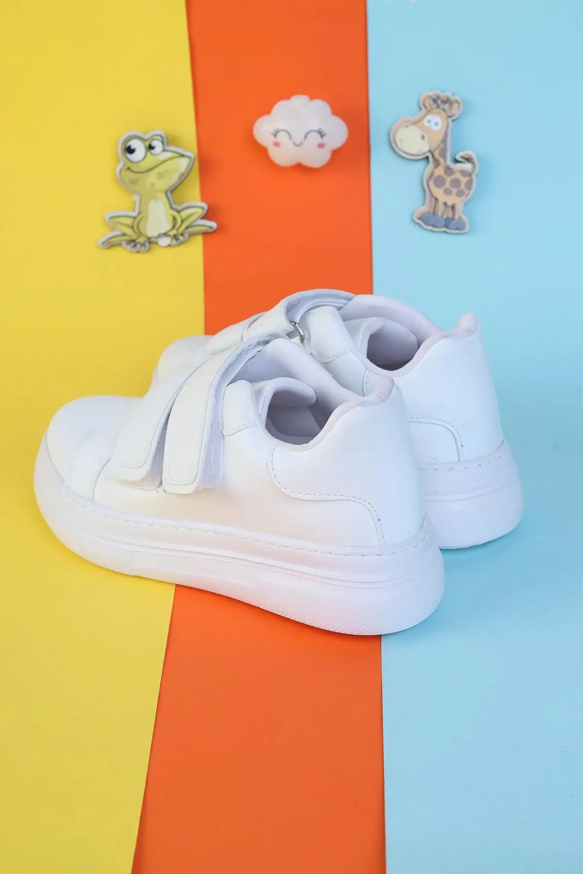 کفش دخترانه کفش ورزشی ساده و راحت بچهگانه با کفه کشسان و تنفسپذیر (یونیسکس) - 3816 کفش دخترانه کفش ورزشی ساده و راحت بچهگانه با کفه کشسان و تنفسپذیر (یونیسکس) - 3816