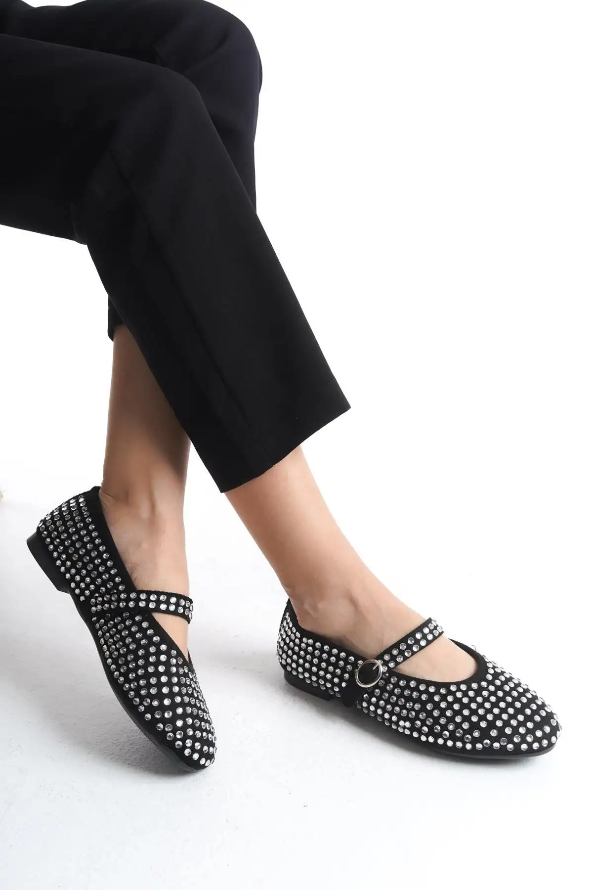 کفش اداری زنانه  باله  با سنگ سیاه، با بند قابل تنظیم، سبک، راحت و شیک برای محیط کار و استفاده روزمره - 4247 کفش اداری زنانه باله با سنگ سیاه، با بند قابل تنظیم، سبک، راحت و شیک برای محیط کار و استفاده روزمره - 4247