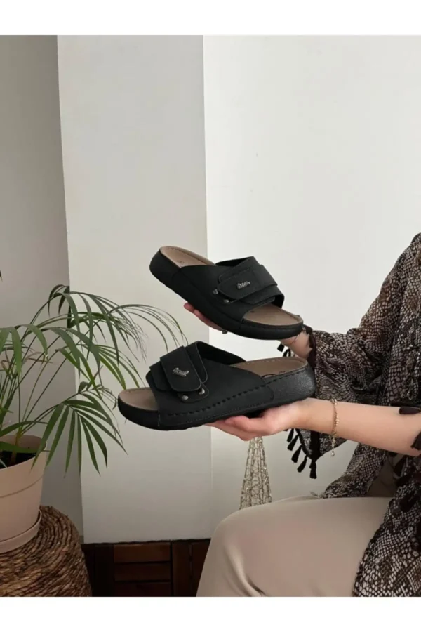 کفش راحتی خانه دمپایی طبی آناتومیک راحت با زیره اورتopedik و جفتی روزمره با بند چسبی (بند دار) برای استفاده عمومی - 7010