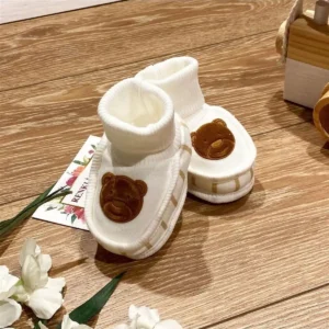 کفش نوزاد پسر پاپوش پنبه‌ای با طرح خرس سوئدی - 5450