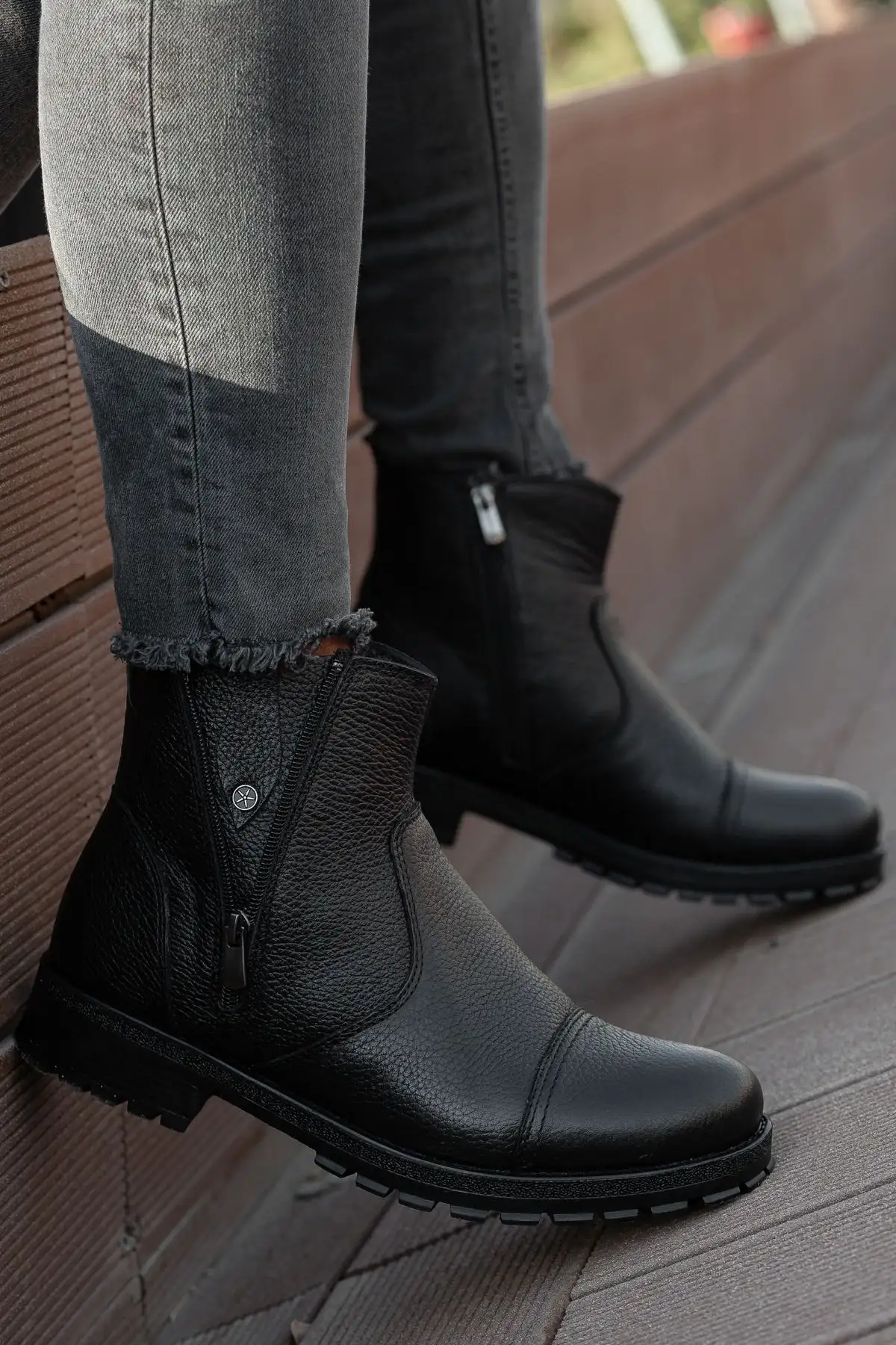 بوت مردانه D0400 چرم طبیعی 100%  با کفی شامل  پشمی کامل - 5602 بوت مردانه D0400 چرم طبیعی 100% با کفی شامل پشمی کامل - 5602