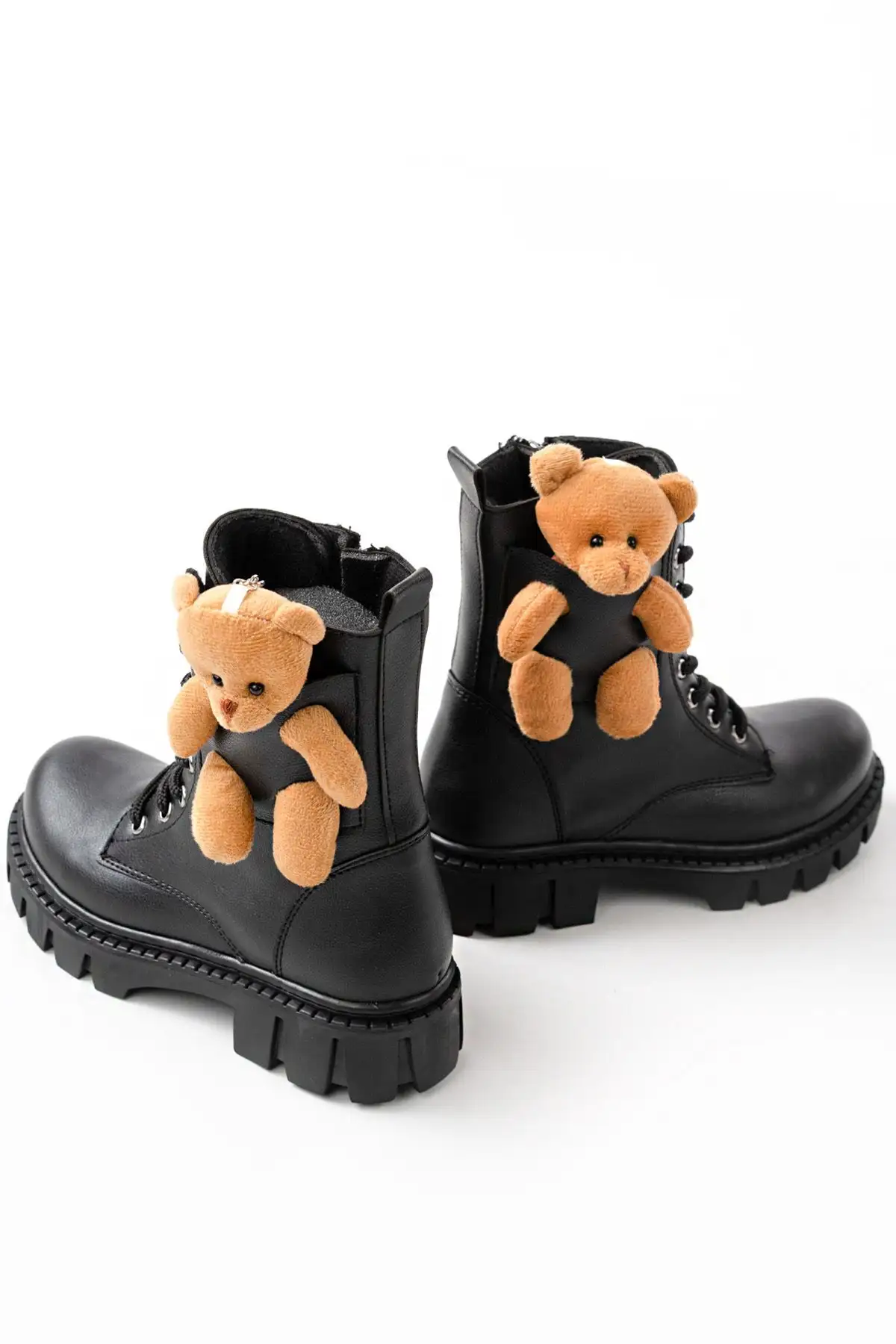 بوت بچگانه Bot کفی ضخیم و آناتومیک بچهگانه دخترانه با قابلیت ضد آب و تضمینی، دارای زیپ و بند و تزئین با عروسک خرس. - 5576 بوت بچگانه Bot کفی ضخیم و آناتومیک بچهگانه دخترانه با قابلیت ضد آب و تضمینی، دارای زیپ و بند و تزئین با عروسک خرس. - 5576