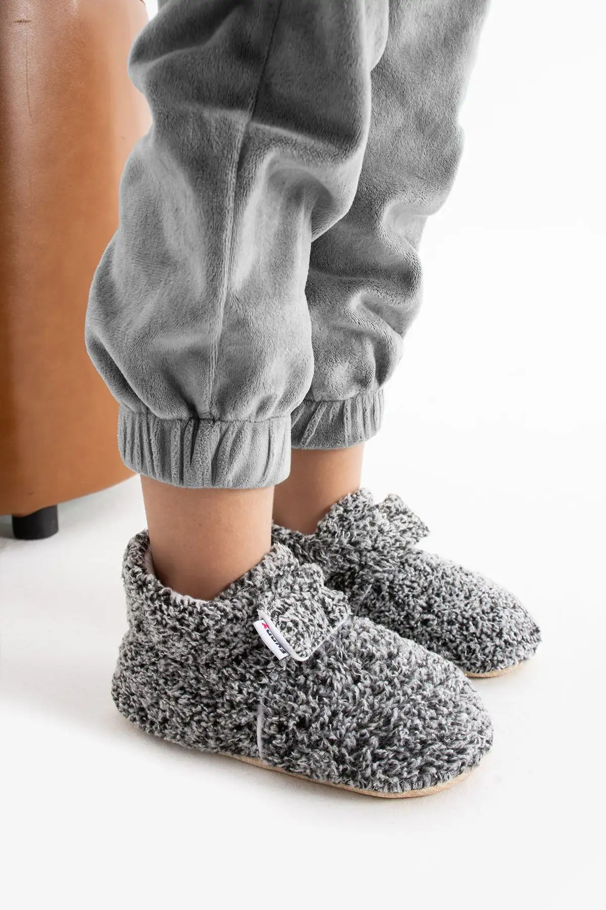 کفش نوزاد پسر پاندوف نرم و راحت پلار با طراحی خاص و زیره ارگونومیک، انعطافپذیر و مناسب، با حس راحتی و تنفسپذیری بالا. - 6550 کفش نوزاد پسر پاندوف نرم و راحت پلار با طراحی خاص و زیره ارگونومیک، انعطافپذیر و مناسب، با حس راحتی و تنفسپذیری بالا. - 6550