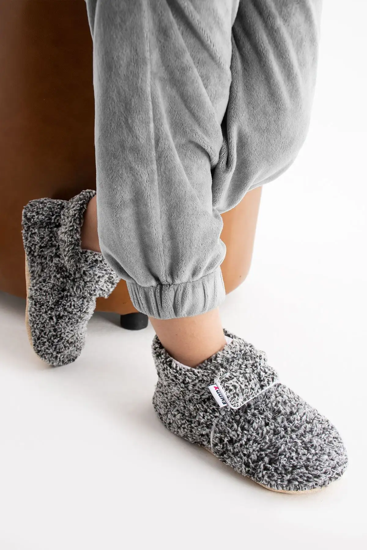 کفش نوزاد پسر پاندوف نرم و راحت پلار با طراحی خاص و زیره ارگونومیک، انعطافپذیر و مناسب، با حس راحتی و تنفسپذیری بالا. - 6550 کفش نوزاد پسر پاندوف نرم و راحت پلار با طراحی خاص و زیره ارگونومیک، انعطافپذیر و مناسب، با حس راحتی و تنفسپذیری بالا. - 6550