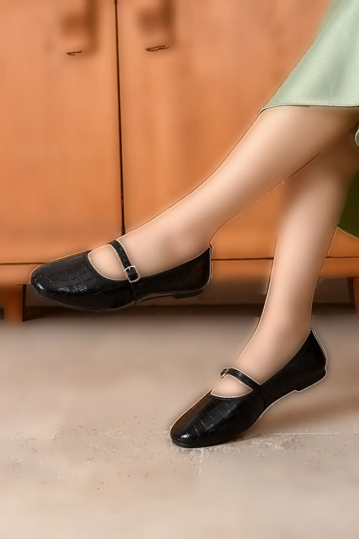 کفش اداری زنانه میا  پاشنهدار  راحت و سبک بدون صدا اورتوپدیک برای استفاده روزانه،  منزل، دفتر و فضای باز - 5713 کفش اداری زنانه میا پاشنهدار راحت و سبک بدون صدا اورتوپدیک برای استفاده روزانه، منزل، دفتر و فضای باز - 5713