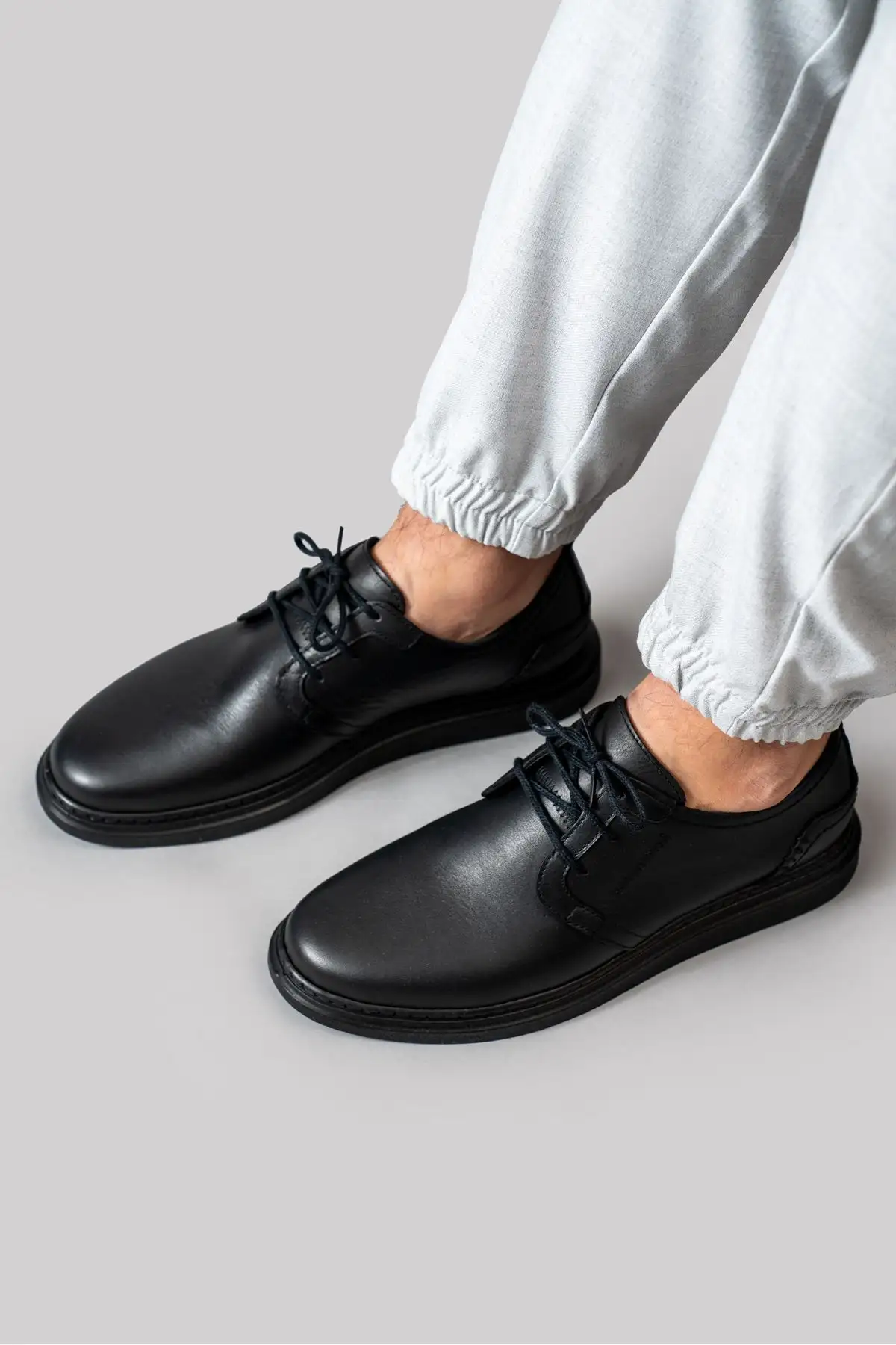 کفش روزمره مردانه 1.  کلاسیک
2.   از چرم طبیعی -
3.  لوفر
4.  راحتی - 7045 کفش روزمره مردانه 1. کلاسیک 2. از چرم طبیعی - 3. لوفر 4. راحتی - 7045