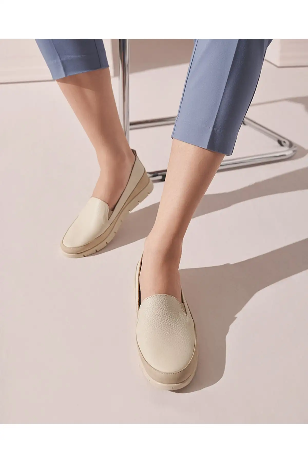 کفش اداری زنانه  راحتی  چرم طبیعی بژ - 6777 کفش اداری زنانه راحتی چرم طبیعی بژ - 6777