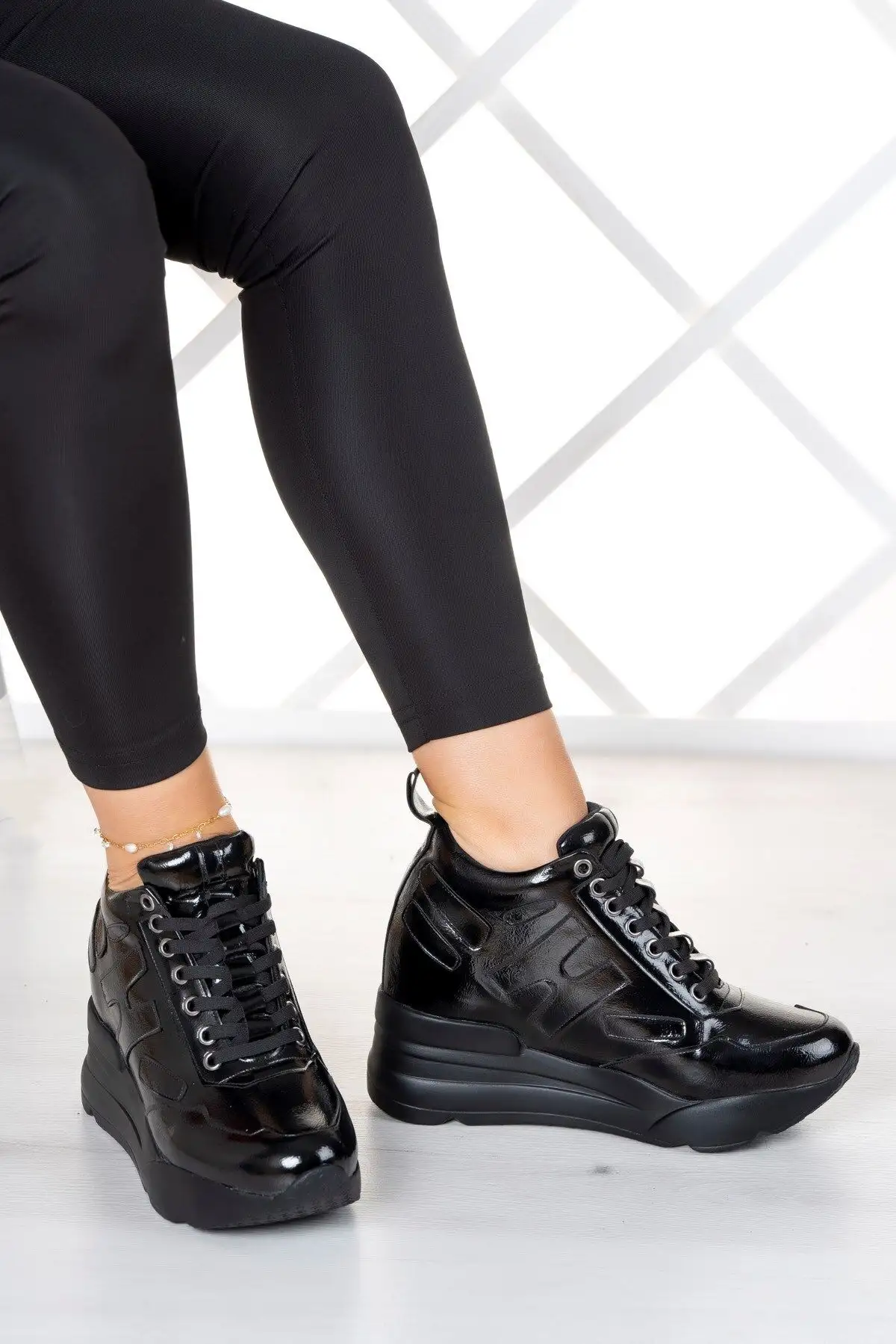 کفش پاشنه بلند زنانه  ورزشی  ماریای سیاه با پد مخفی و وگان - 5761 کفش پاشنه بلند زنانه ورزشی ماریای سیاه با پد مخفی و وگان - 5761