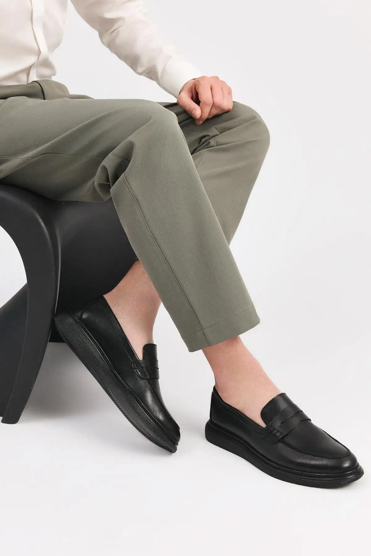 کفش روزمره مردانه کیفیت عالی چرم مشکی  لوفر - 6067 کفش روزمره مردانه کیفیت عالی چرم مشکی لوفر - 6067