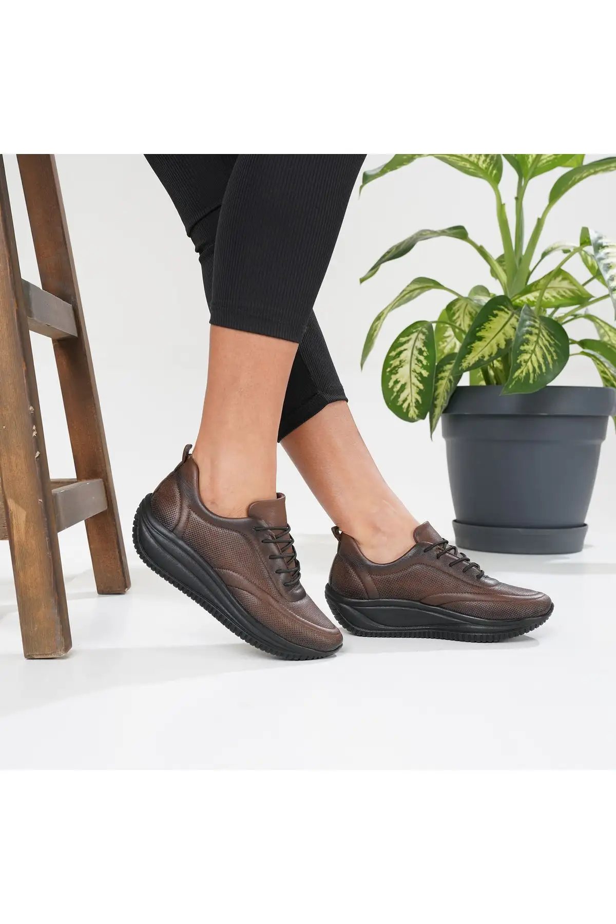 کفش ورزشی روزمره مناسب برای پاشنهدرد و زائدههای استخوانی،  چرم زنانه اورتوپدیک میرا. - 5555 کفش ورزشی روزمره مناسب برای پاشنهدرد و زائدههای استخوانی، چرم زنانه اورتوپدیک میرا. - 5555