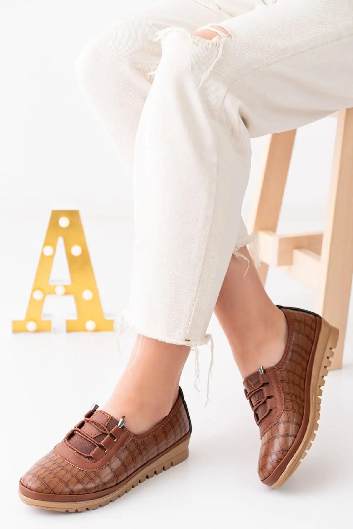 کفش ورزشی روزمره زنانه راحتی رنگ قهوه‌ای تیره با کفی اورتopedیک و ضد لغزش - 6631