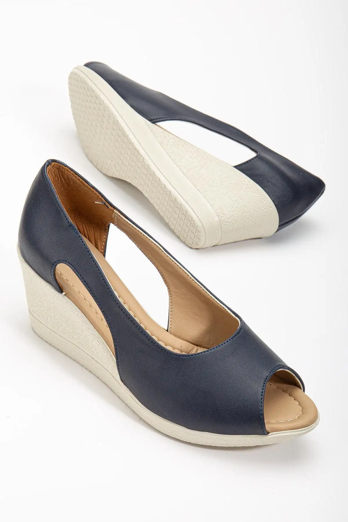 کفش پاشنه بلند زنانه  دار  کفیدار با پنجره باز، از چرم مصنوعی، رنگ سرمهای - 5766 کفش پاشنه بلند زنانه دار کفیدار با پنجره باز، از چرم مصنوعی، رنگ سرمهای - 5766