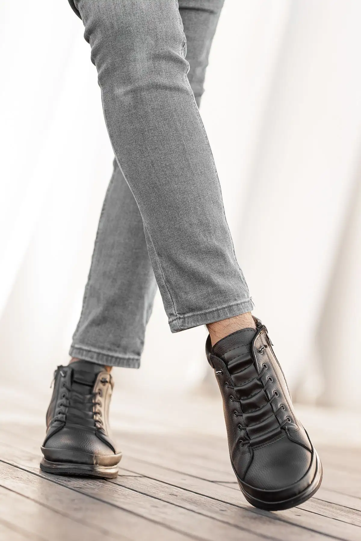 بوت مردانه   زمستانی با بند و زیپ، دارای زیره لاستیکی ضد لغزش و عایق سرما (مدل 222) - 5590 بوت مردانه زمستانی با بند و زیپ، دارای زیره لاستیکی ضد لغزش و عایق سرما (مدل 222) - 5590