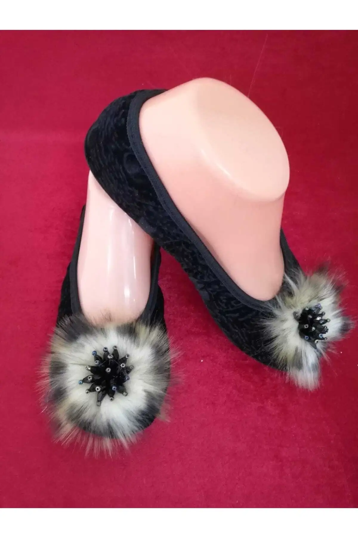 کفش مجلسی زنانه پاتیک ایو پاتیکی با طرح پلنگی و خزدار، دارای سنگ تزئینی، سیاه و با زیره ضد لغزش از جنس مخمل. - 6237 کفش مجلسی زنانه پاتیک ایو پاتیکی با طرح پلنگی و خزدار، دارای سنگ تزئینی، سیاه و با زیره ضد لغزش از جنس مخمل. - 6237