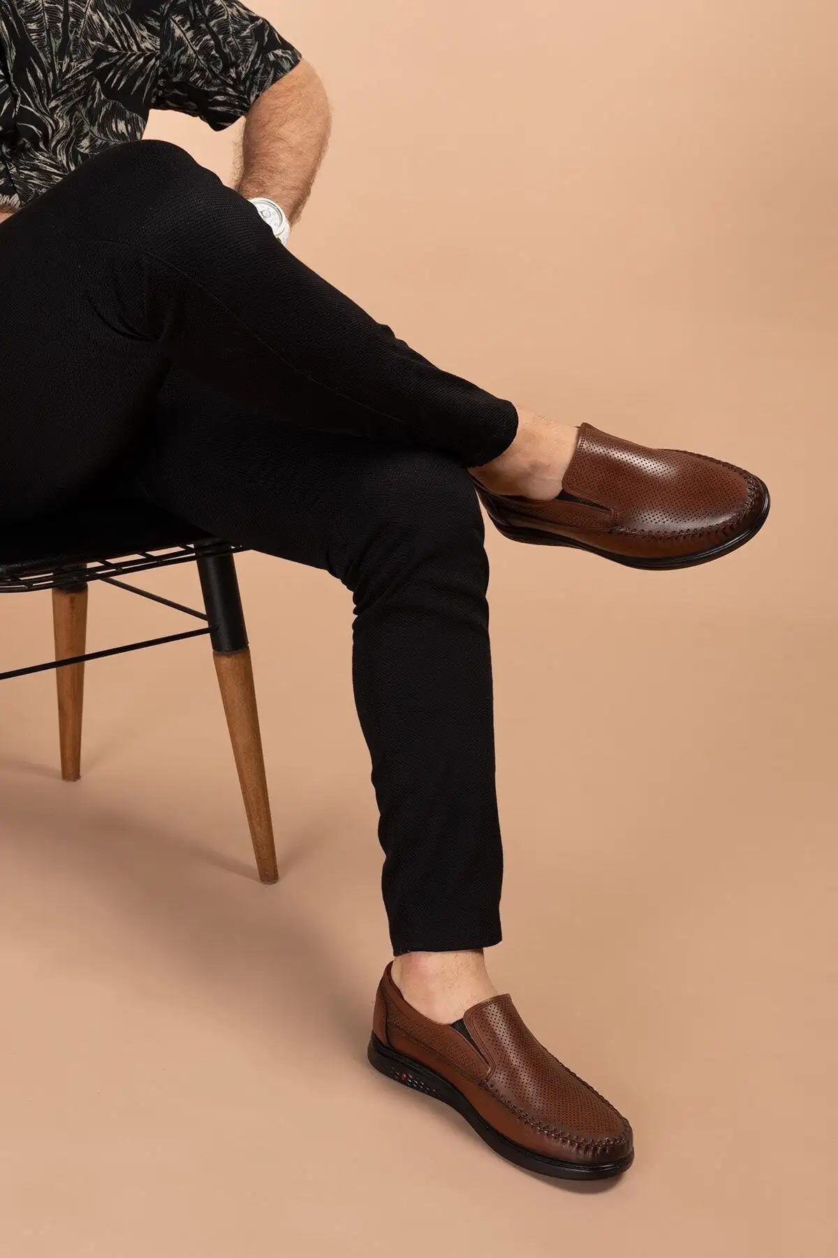 کفش روزمره مردانه   چرم طبیعی اورتوپدیک دیابتی مدل لوفر با سوپاپ هوا - 6065 کفش روزمره مردانه چرم طبیعی اورتوپدیک دیابتی مدل لوفر با سوپاپ هوا - 6065