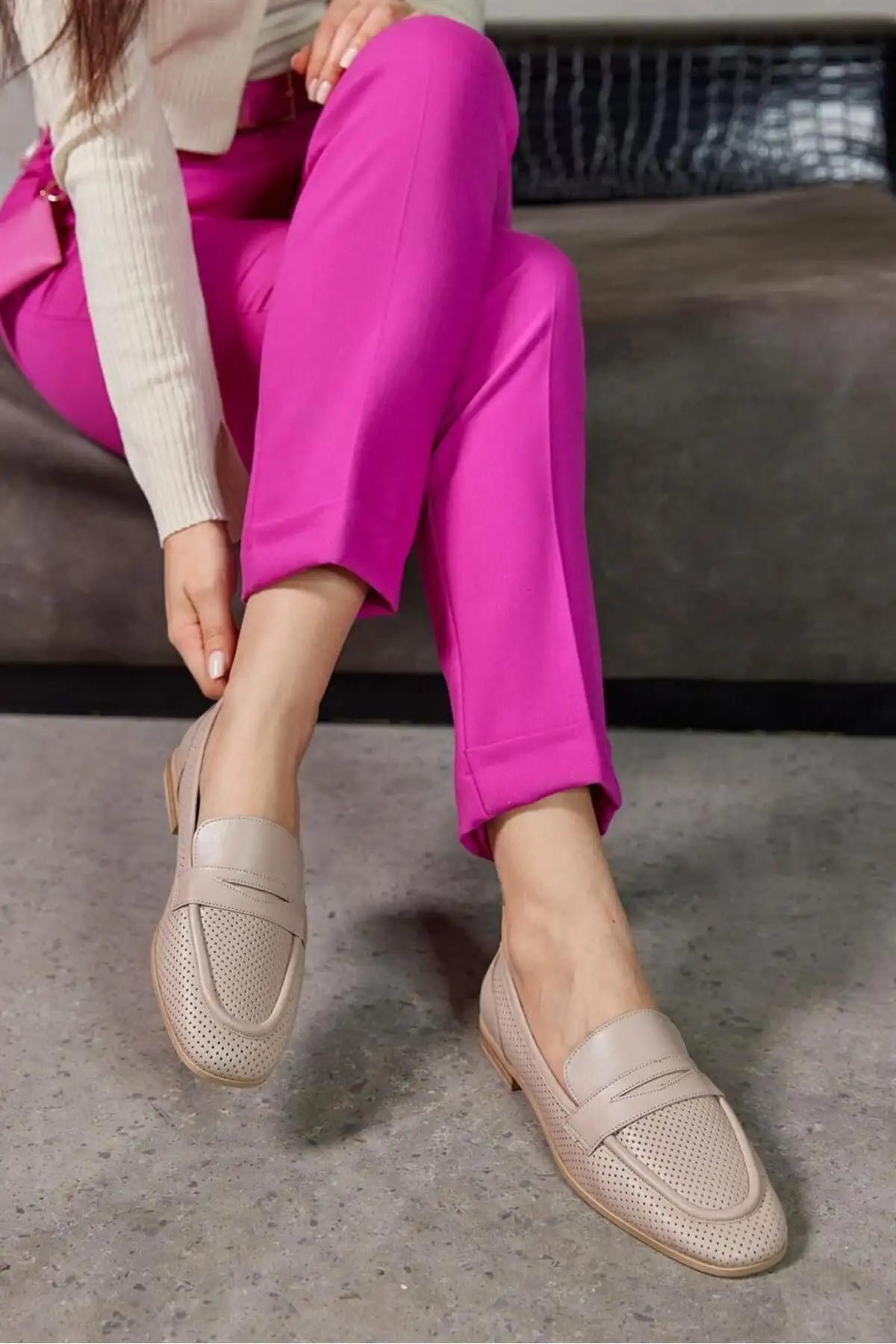 کفش اداری زنانه منیشا بیج   لوفر چرم طبیعی - 6780 کفش اداری زنانه منیشا بیج لوفر چرم طبیعی - 6780