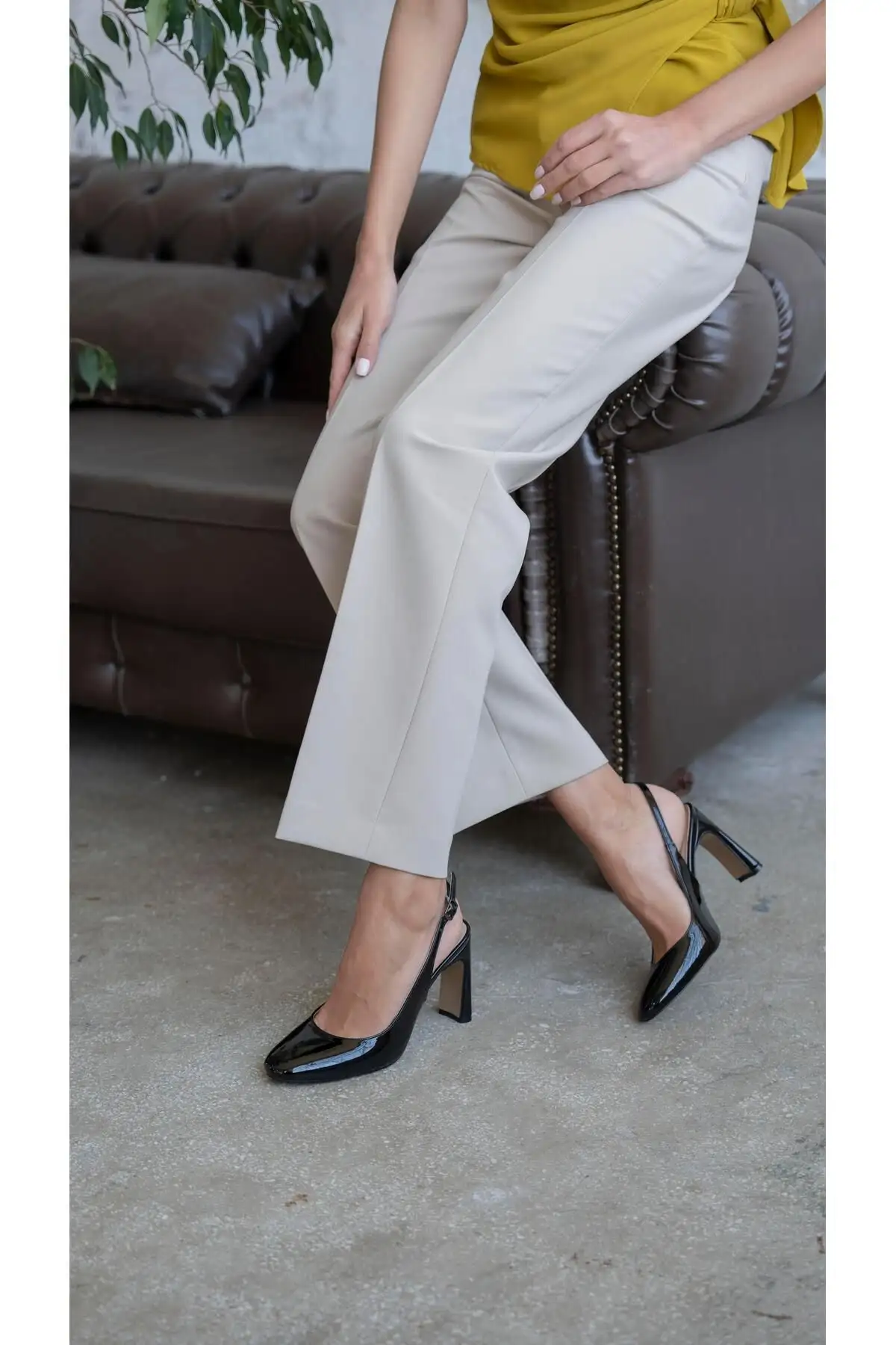 کفش اداری زنانه  پاشنهدار میکا سیاه لاک الکلی - 6259 کفش اداری زنانه پاشنهدار میکا سیاه لاک الکلی - 6259