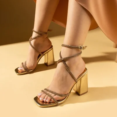 کفش اداری زنانه پاشنه بلند شیک با باند نگین‌دار طلایی برای مراسم فارغ‌التحصیلی و مهمانی‌ها - 6253