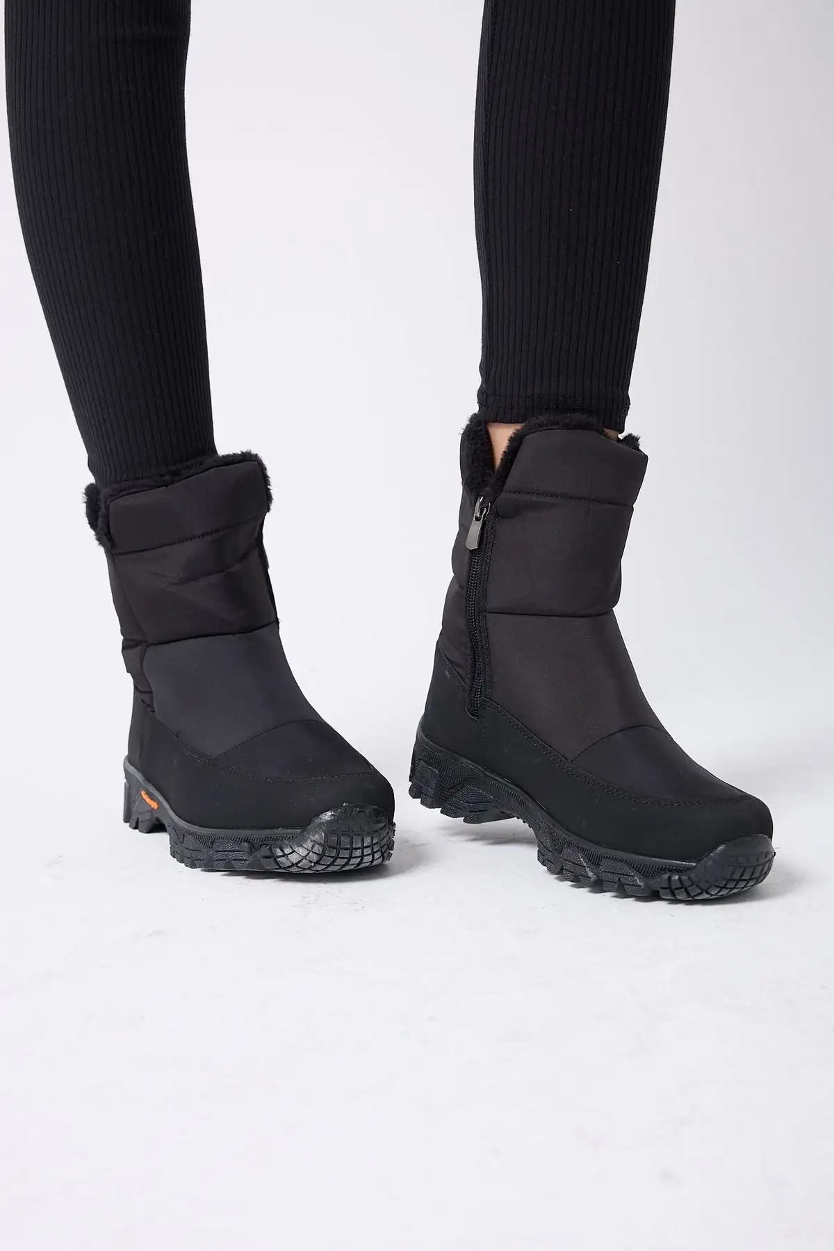 کفش مجلسی زنانه بوت  جدید مدل مشکی با زیپ، دارای کفی ارتوپدیک، ضد لغزش و ضد آب با راحتی انعطافپذیر. - 5680 کفش مجلسی زنانه بوت جدید مدل مشکی با زیپ، دارای کفی ارتوپدیک، ضد لغزش و ضد آب با راحتی انعطافپذیر. - 5680