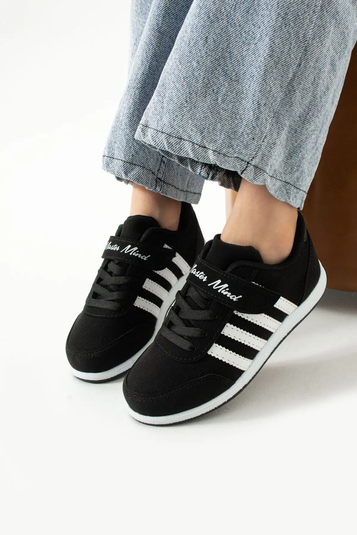 کفش ورزشی دخترانه کودکانه مشکی سفید بنددار کفش ورزشی دخترانه کودکانه مشکی سفید بنددار