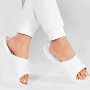 کفش راحتی خانه ترجمه به فارسی: سرویس دوش زنانه ویکتوری وان – دمپایی زنانه مدل Cz7836-100 – سفید - 5903