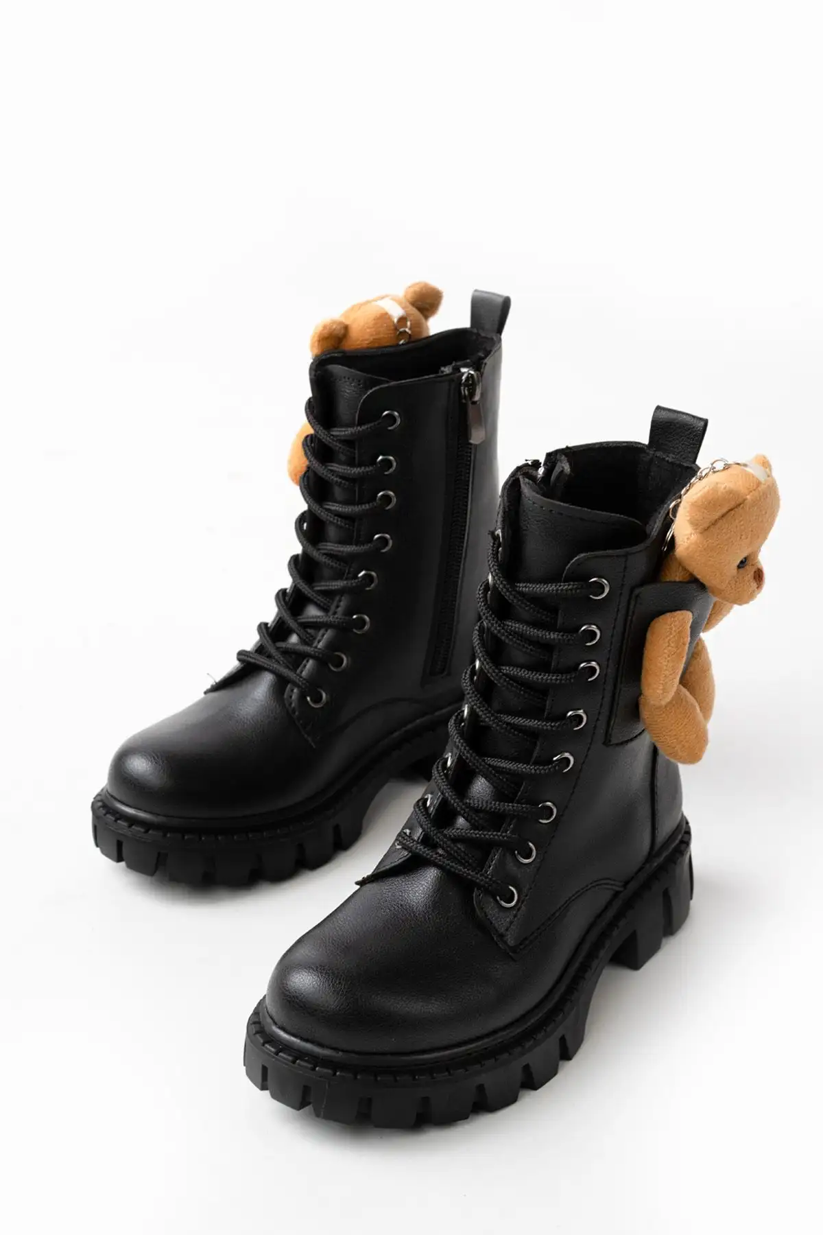 بوت بچگانه Bot کفی ضخیم و آناتومیک بچهگانه دخترانه با قابلیت ضد آب و تضمینی، دارای زیپ و بند و تزئین با عروسک خرس. - 5576 بوت بچگانه Bot کفی ضخیم و آناتومیک بچهگانه دخترانه با قابلیت ضد آب و تضمینی، دارای زیپ و بند و تزئین با عروسک خرس. - 5576