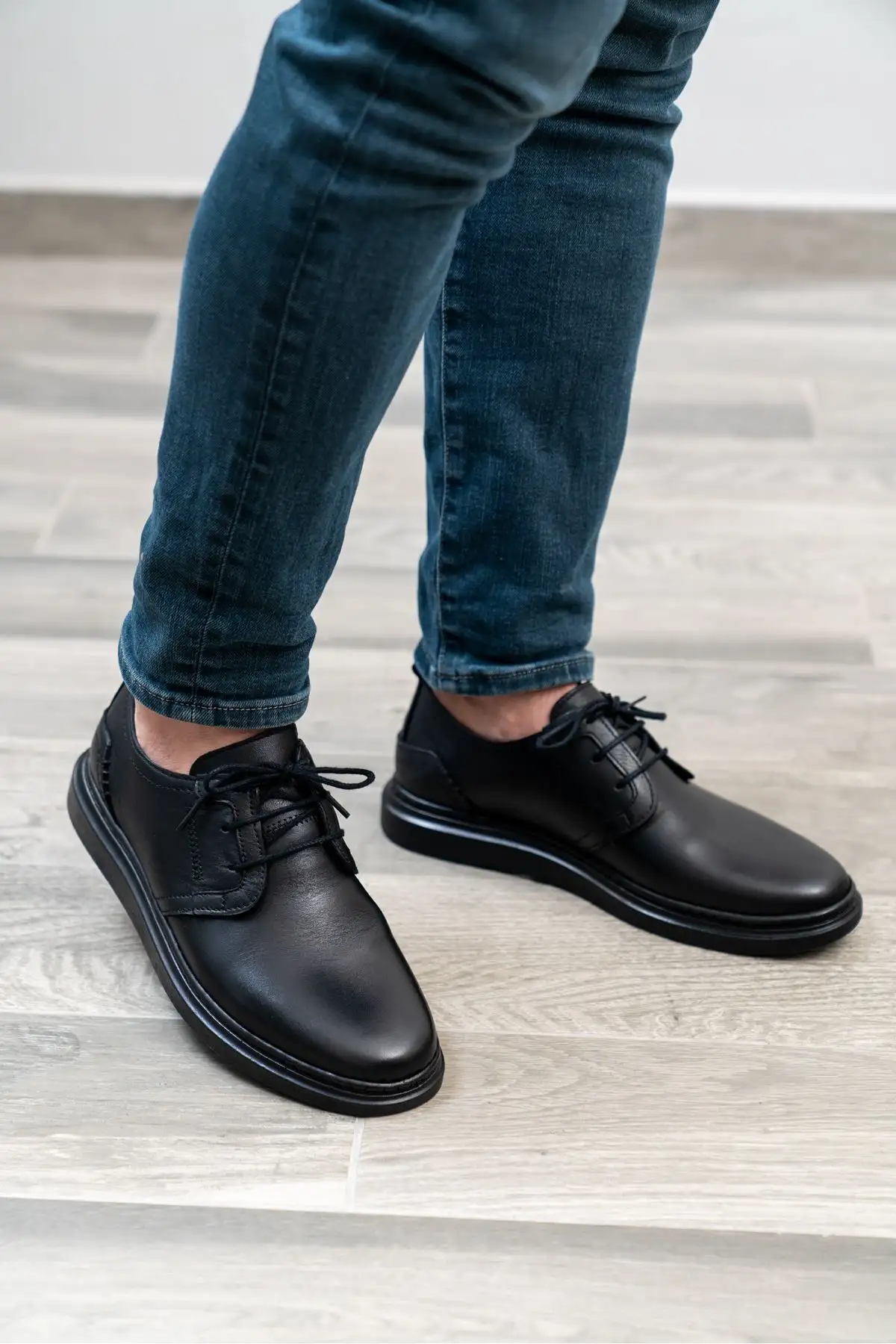 کفش روزمره مردانه 1.  کلاسیک
2.   از چرم طبیعی -
3.  لوفر
4.  راحتی - 7045 کفش روزمره مردانه 1. کلاسیک 2. از چرم طبیعی - 3. لوفر 4. راحتی - 7045