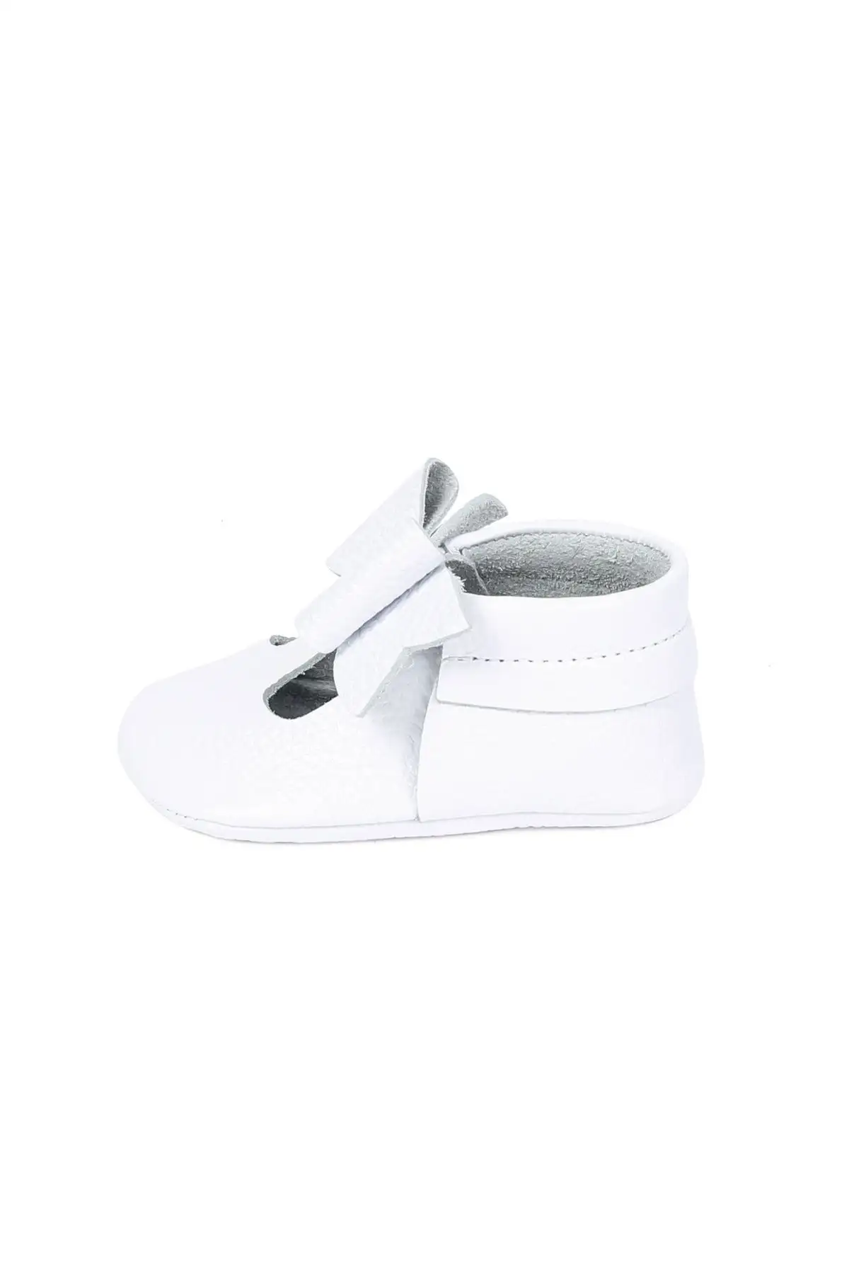 کفش نوزاد پسر پاپوش  با جزئیات روبان سفید از چرم طبیعی - 6577 کفش نوزاد پسر پاپوش با جزئیات روبان سفید از چرم طبیعی - 6577