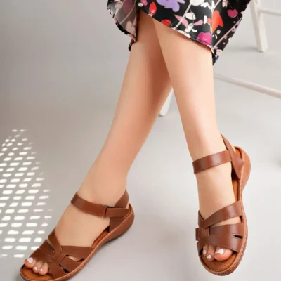 کفش صندل زنانه ترجمه محصول: راحت با زیره آناتومیک و ارگونومیک، از جنس چرم طبیعی - 6419