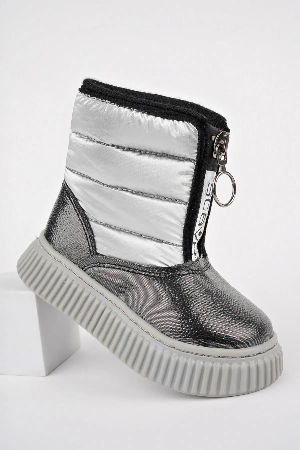 بوت بچگانه چکمه بارانی و برفی کودک با ضمانت، دارای کفی راحت و زیپ جلو و داخل فری کُرکی - 5571 بوت بچگانه چکمه بارانی و برفی کودک با ضمانت، دارای کفی راحت و زیپ جلو و داخل فری کُرکی - 5571