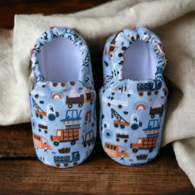 کفش نوزاد پسر 1. راحتی ضد لغزش 2. پاپوش بچه‌گانه از پنبه ارگانیک 3. پاپوش با طرح ماشین‌های صنعتی - 6547