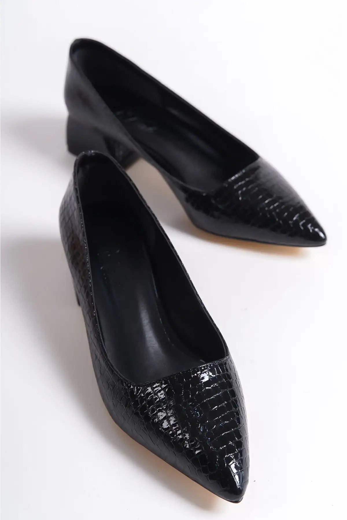 کفش پاشنه بلند زنانه   کوتاه  با نوک تیز و طرحدار مشاهدهگر بامزه - 6321 کفش پاشنه بلند زنانه کوتاه با نوک تیز و طرحدار مشاهدهگر بامزه - 6321