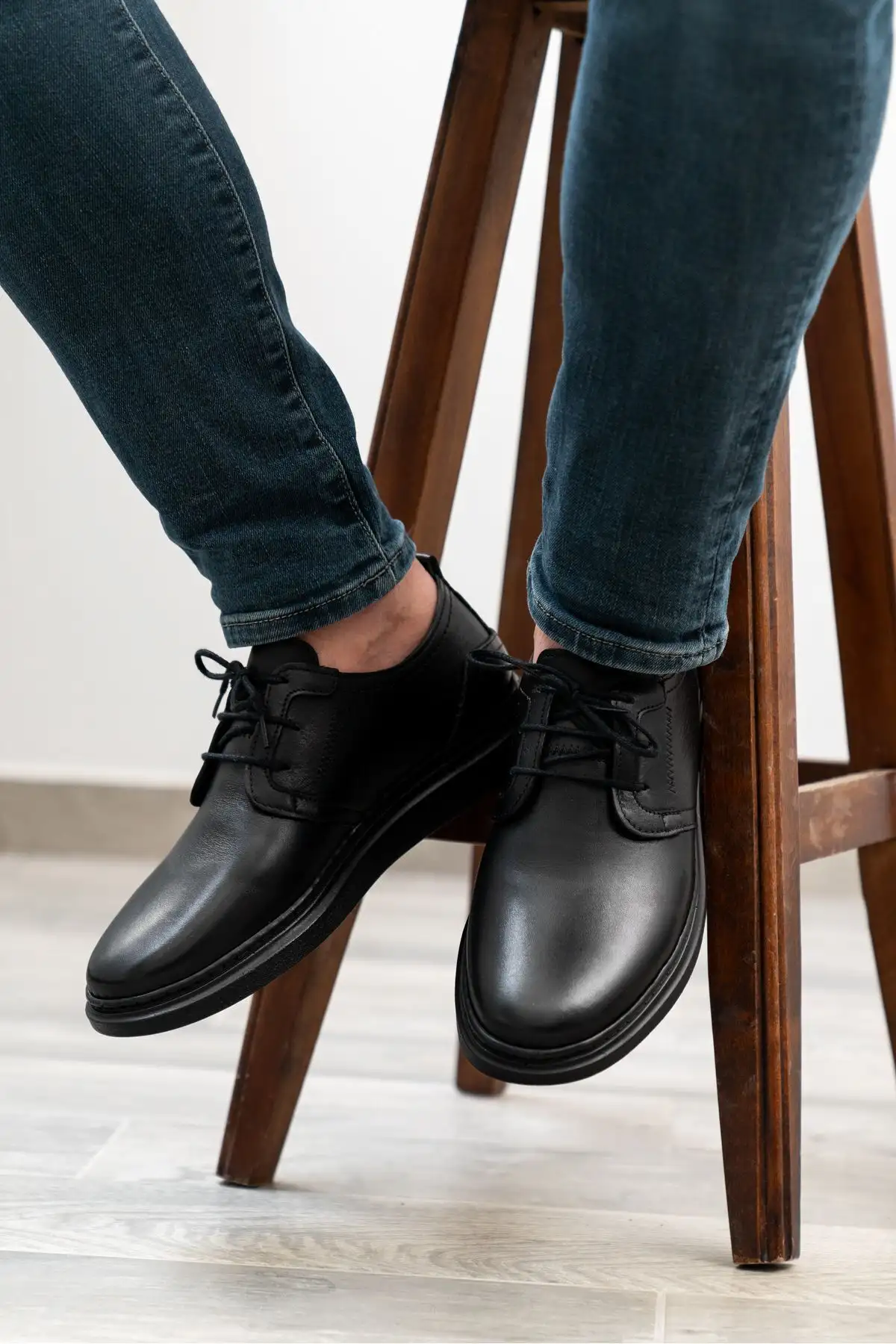 کفش روزمره مردانه 1.  کلاسیک
2.   از چرم طبیعی -
3.  لوفر
4.  راحتی - 7045 کفش روزمره مردانه 1. کلاسیک 2. از چرم طبیعی - 3. لوفر 4. راحتی - 7045